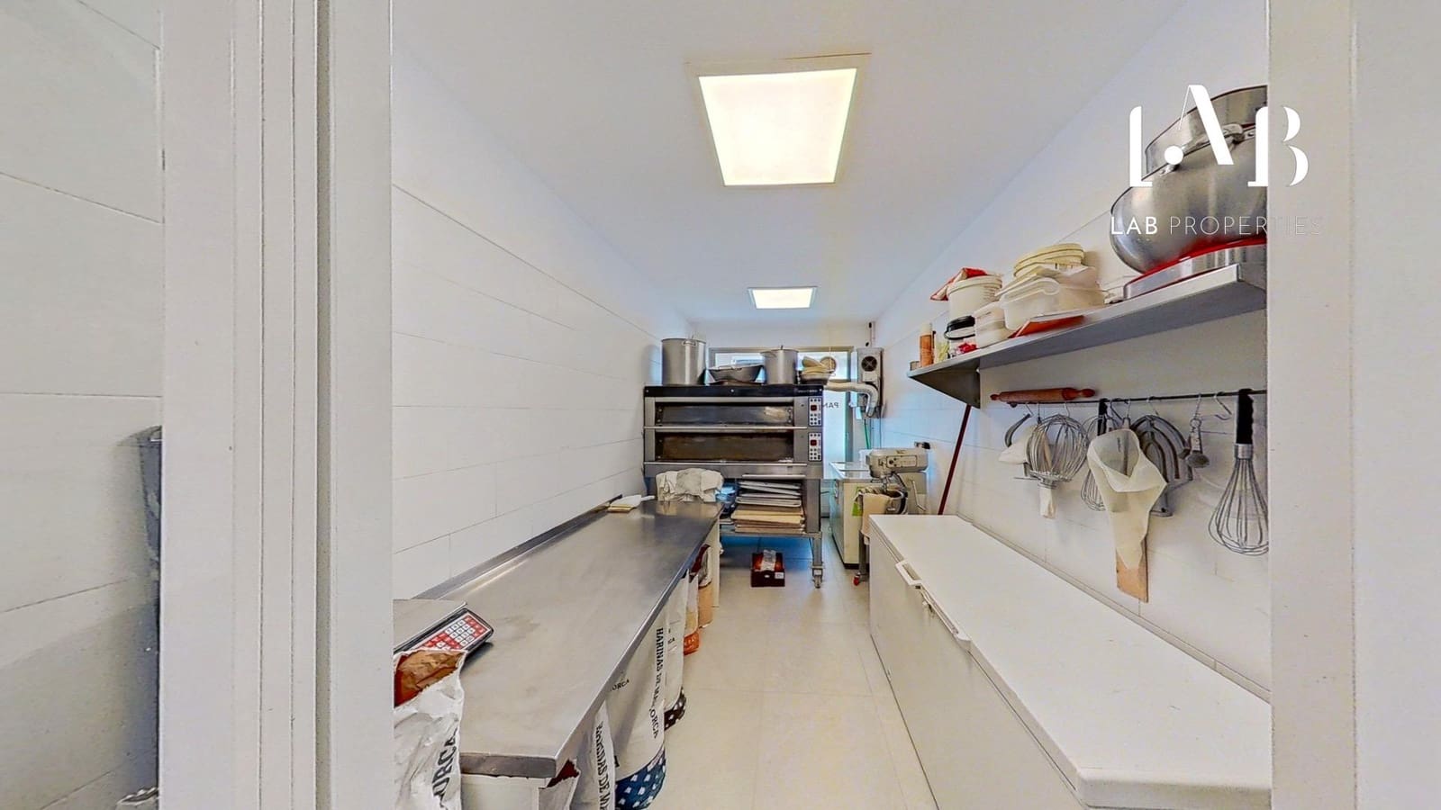 Bedrijf te huur in Llucmajor - € 800 (Ref: 8836843)