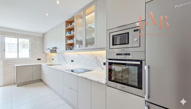 5 soverom Rekkehus til salgs i Coll d'en Rabassa, Palma de Mallorca med garasje - € 699 000 (Ref: 8841233)