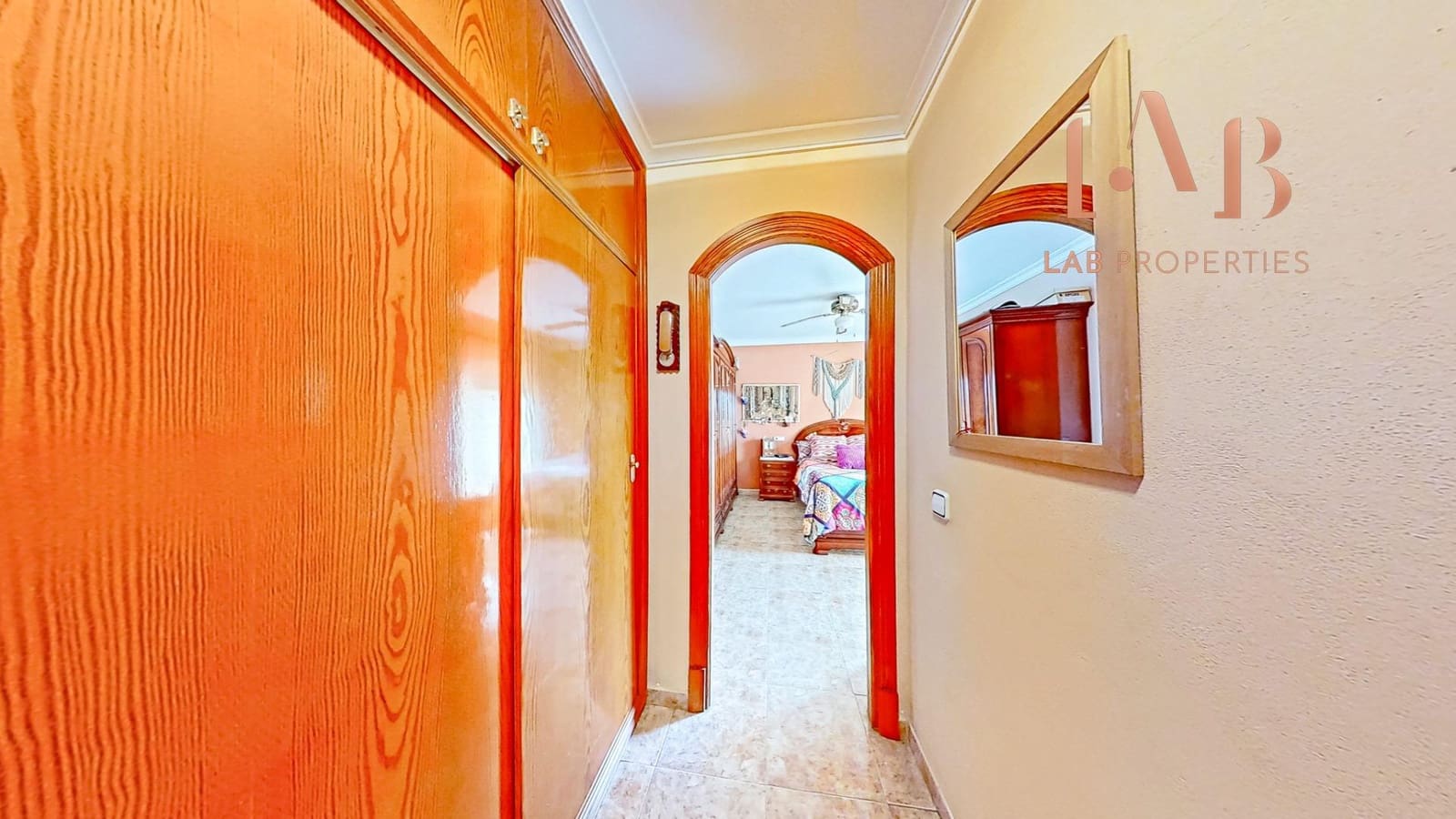 5 quarto Moradia em Banda para venda em Coll d'en Rabassa com garagem - 699 000 € (Ref: 8841233)