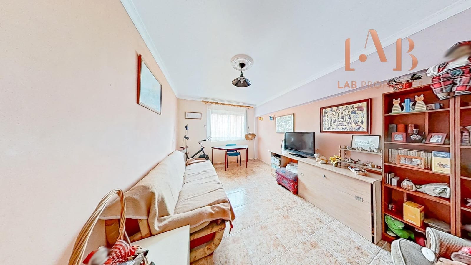 5 quarto Moradia em Banda para venda em Coll d'en Rabassa com garagem - 699 000 € (Ref: 8841233)