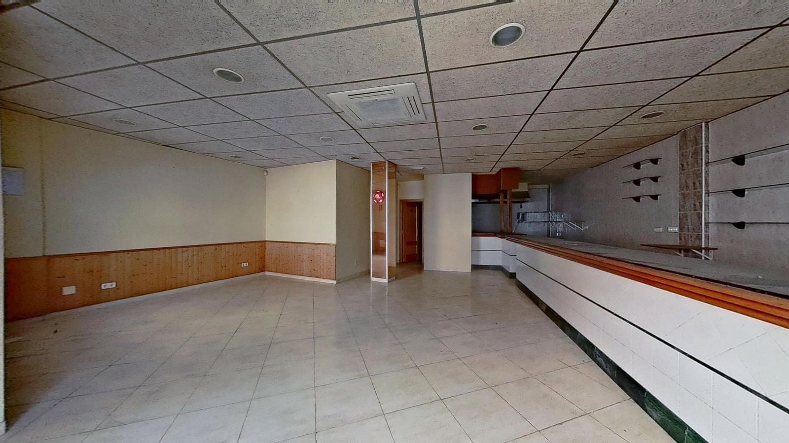 Kaupallinen myytävänä paikassa Andratx - 300 000 € (Ref: 9060992)