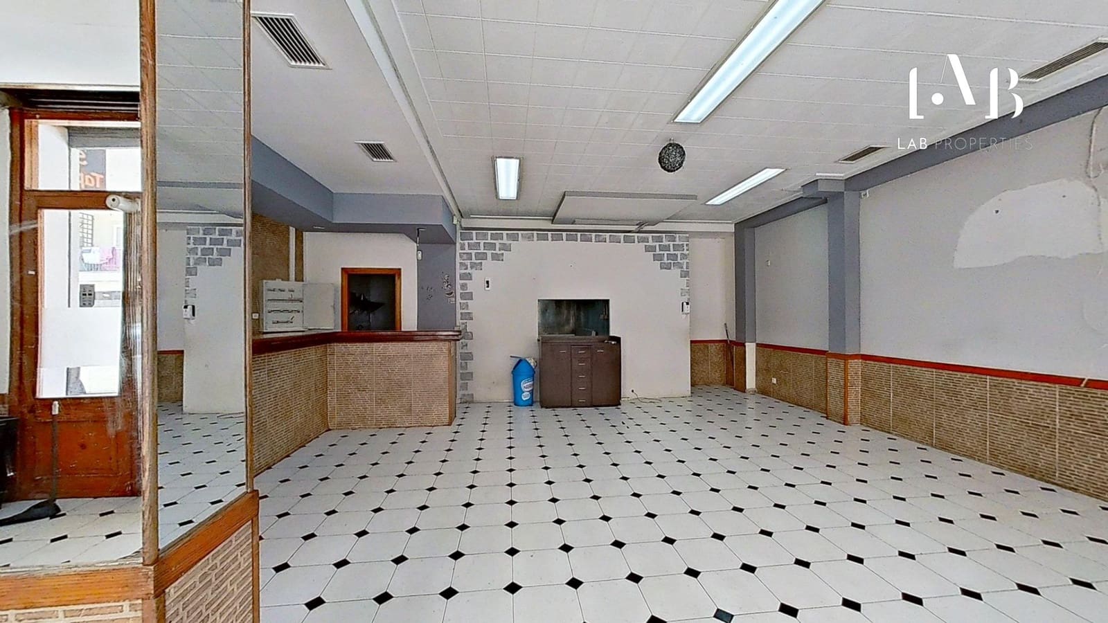 Commercieel te koop in Son Ferriol - € 279.000 (Ref: 9085223)