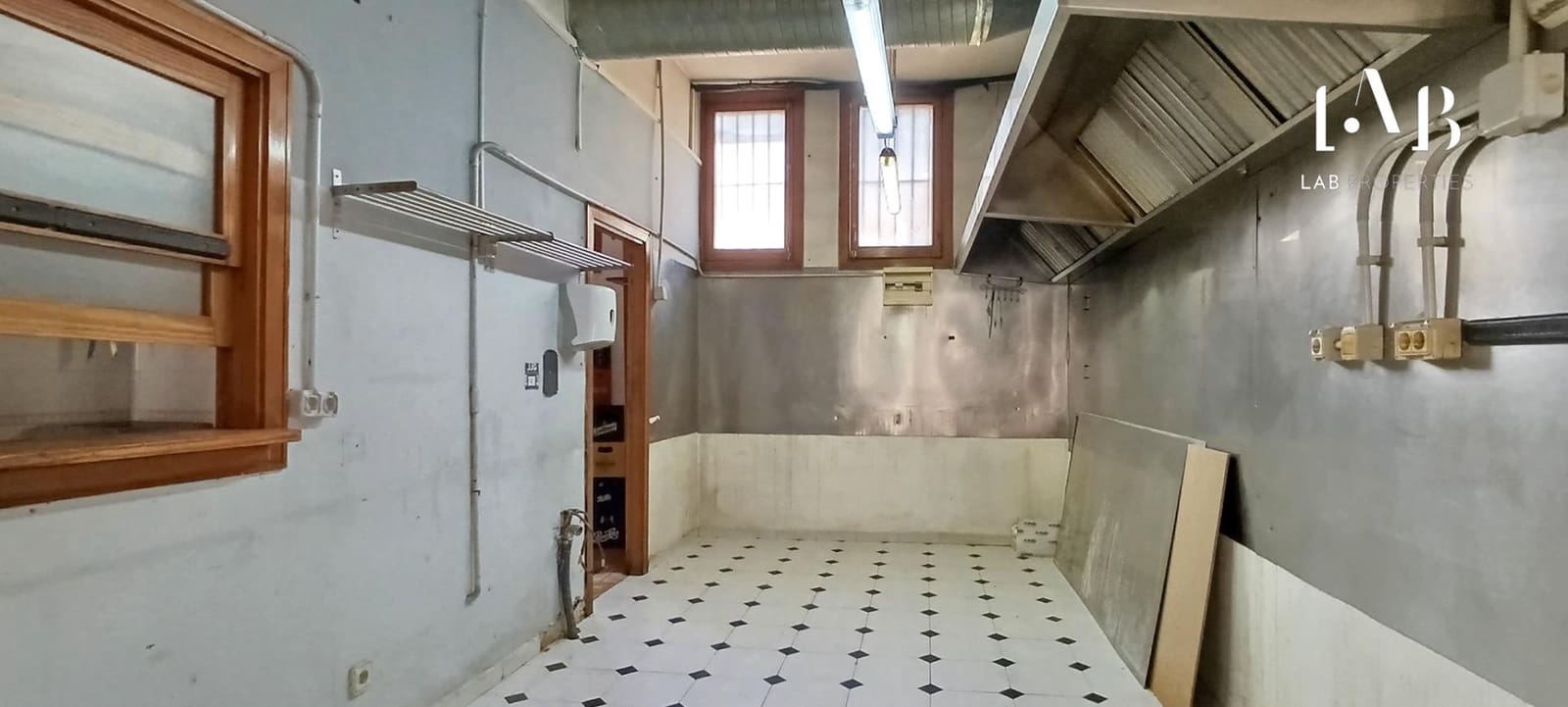 Commercieel te koop in Son Ferriol - € 279.000 (Ref: 9085223)