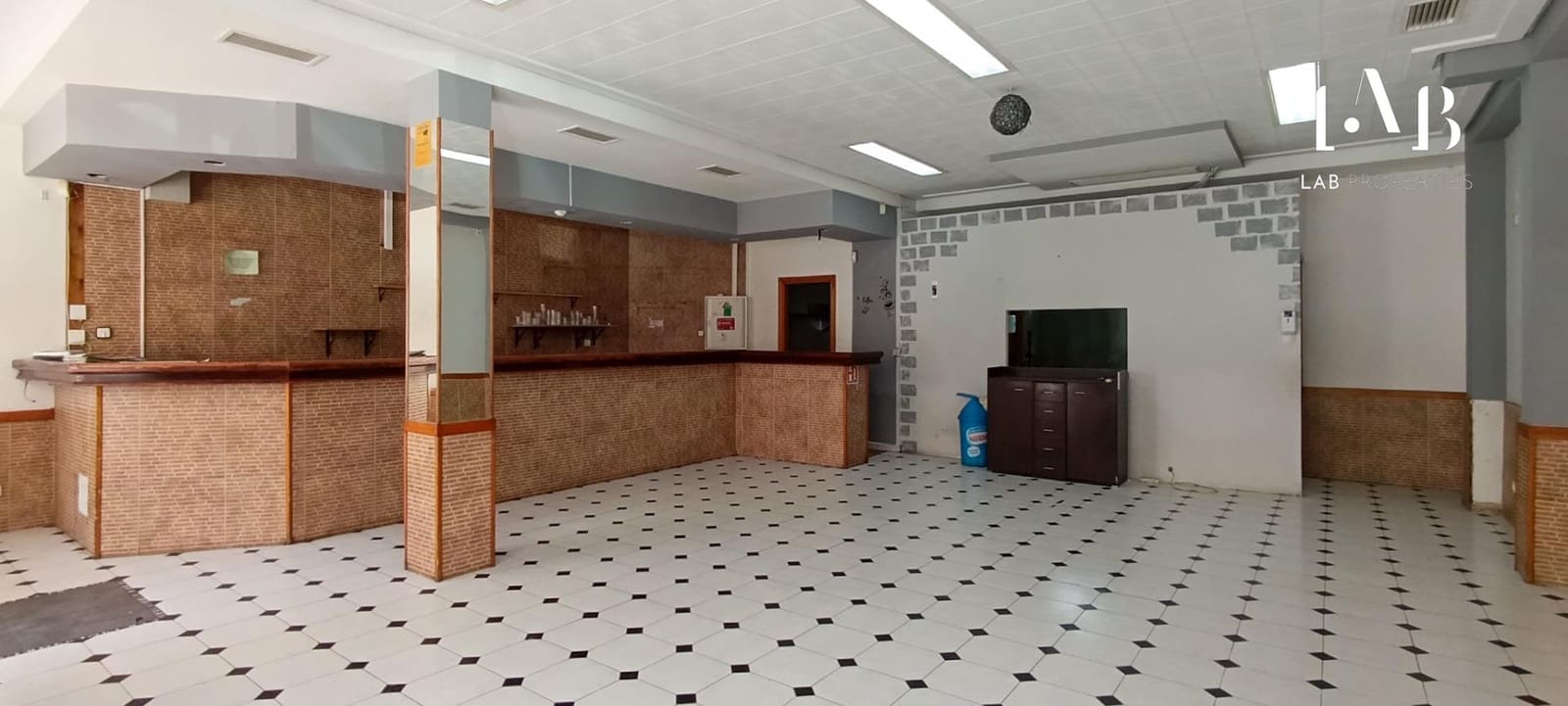 Commercial for sale in Son Ferriol - € 279,000 (Ref: 9085223)