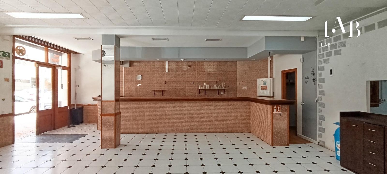 Commercial for sale in Son Ferriol - € 279,000 (Ref: 9085223)