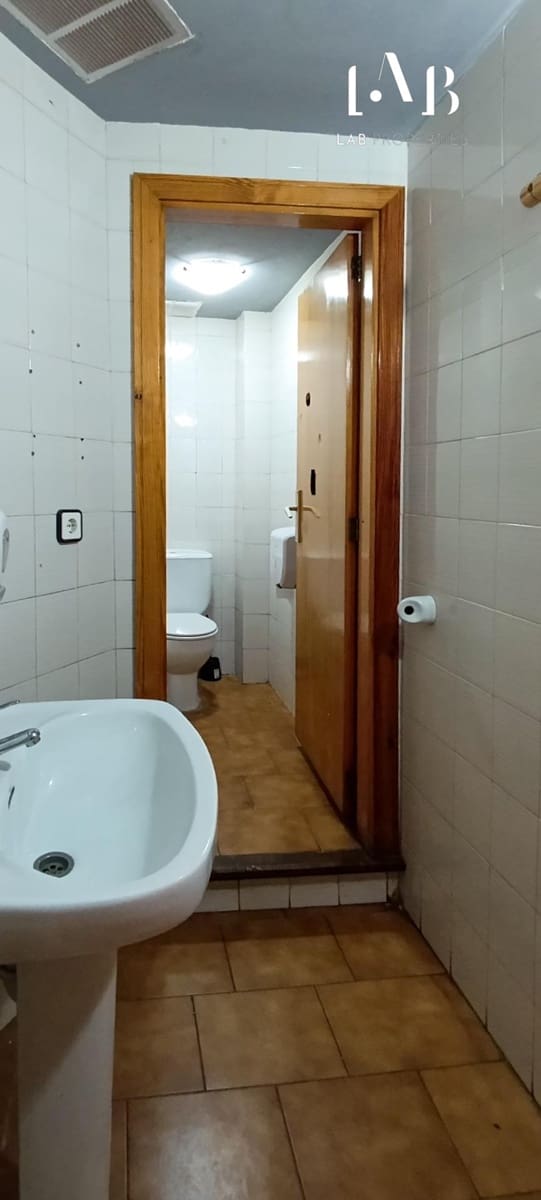 Commercial for sale in Son Ferriol - € 279,000 (Ref: 9085223)