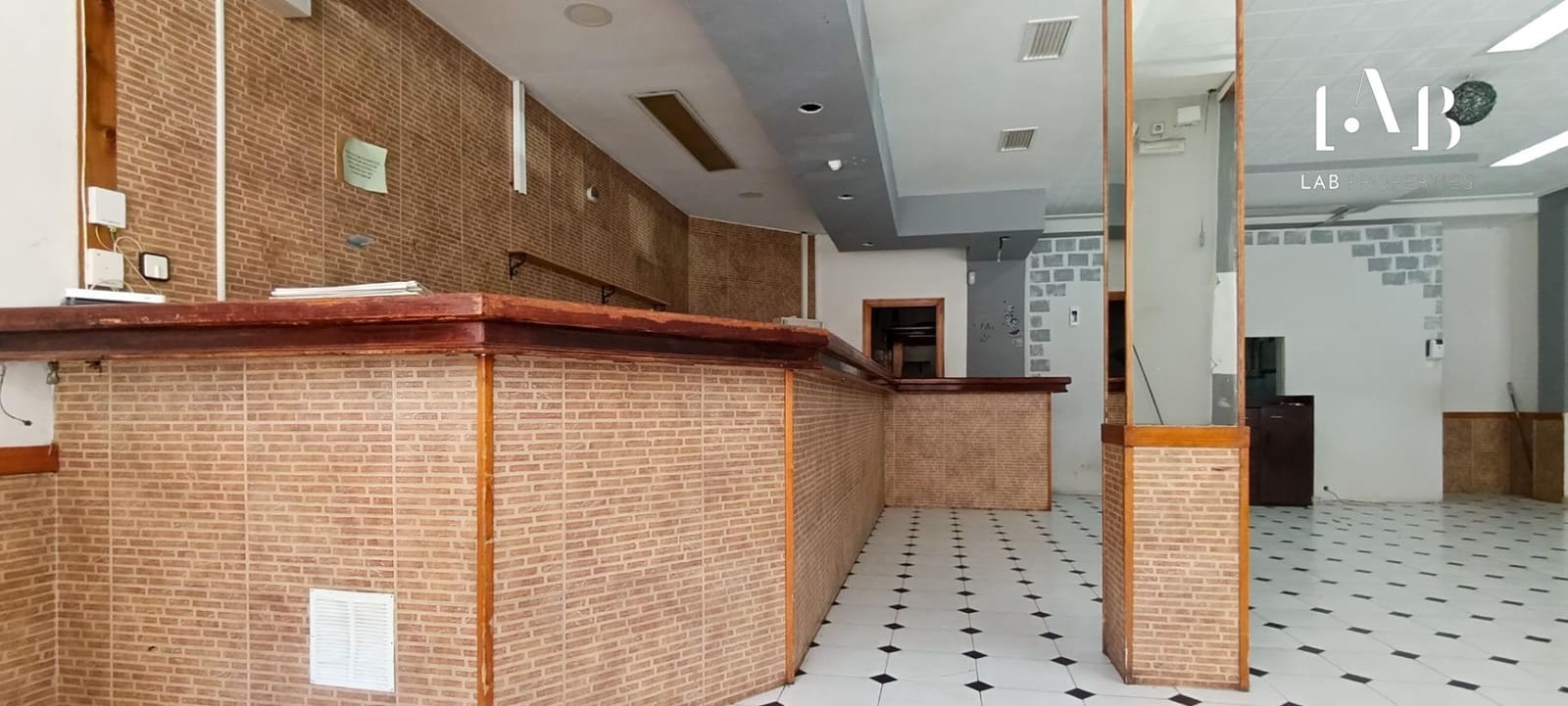 Commercial for sale in Son Ferriol - € 279,000 (Ref: 9085223)