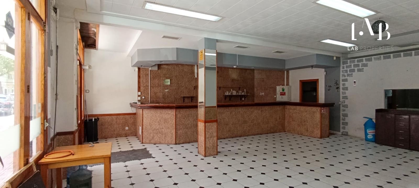 Kaupallinen myytävänä paikassa Son Ferriol - 269 000 € (Ref: 9085223)