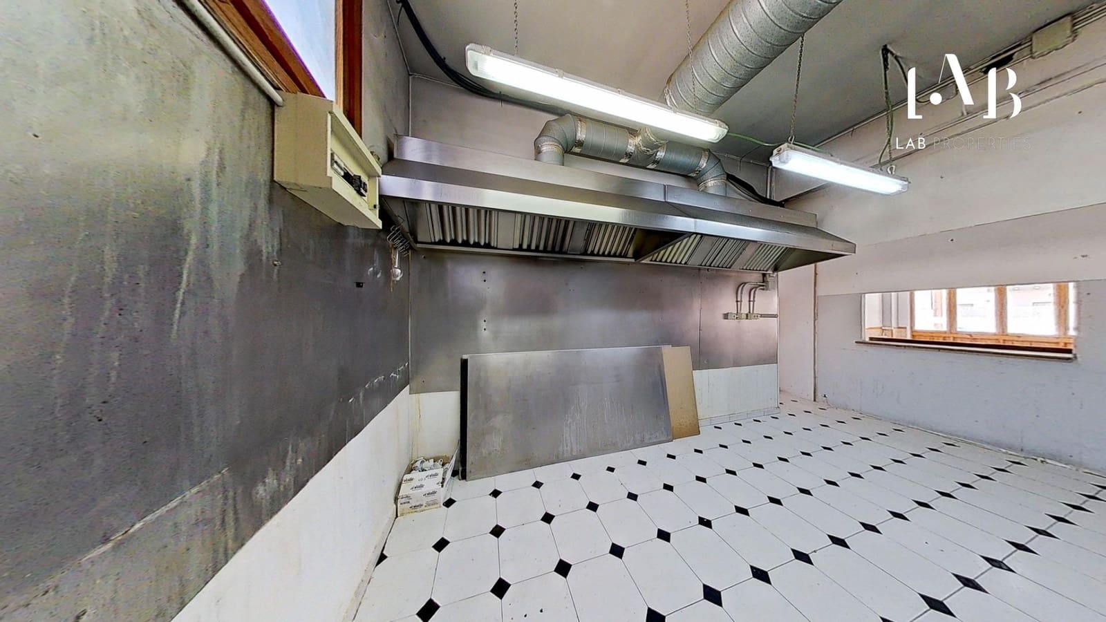 Kaupallinen myytävänä paikassa Son Ferriol - 269 000 € (Ref: 9085223)