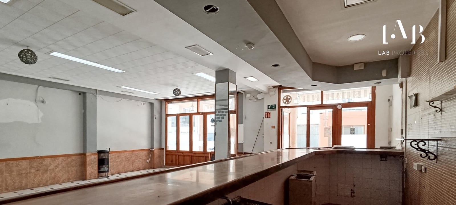 Commercial for sale in Son Ferriol - € 269,000 (Ref: 9085223)