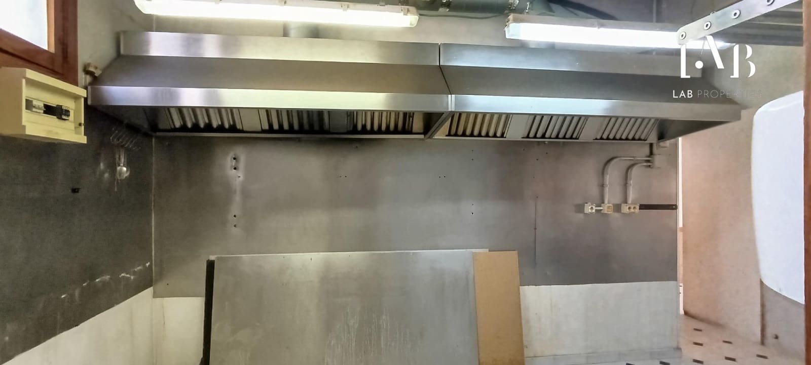 Commercial for sale in Son Ferriol - € 269,000 (Ref: 9085223)