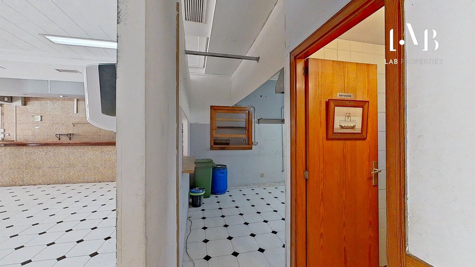 Commercial for sale in Son Ferriol - € 269,000 (Ref: 9085223)