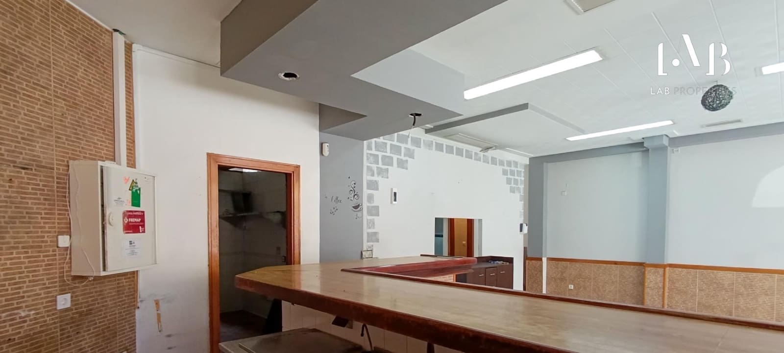 Commercial for sale in Son Ferriol - € 269,000 (Ref: 9085223)