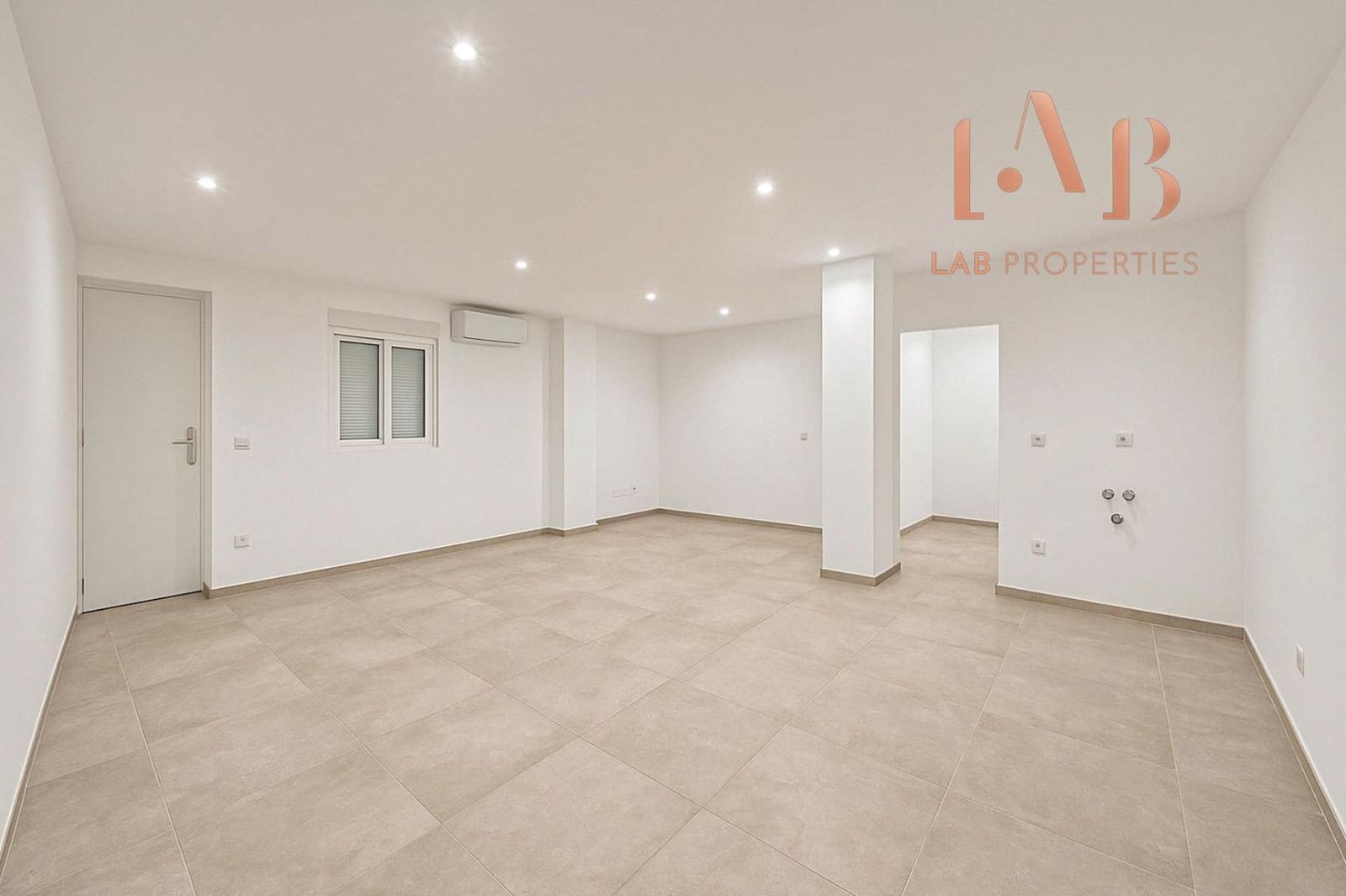 Commercial for sale in Palma de Mallorca - € 230,000 (Ref: 9440080)