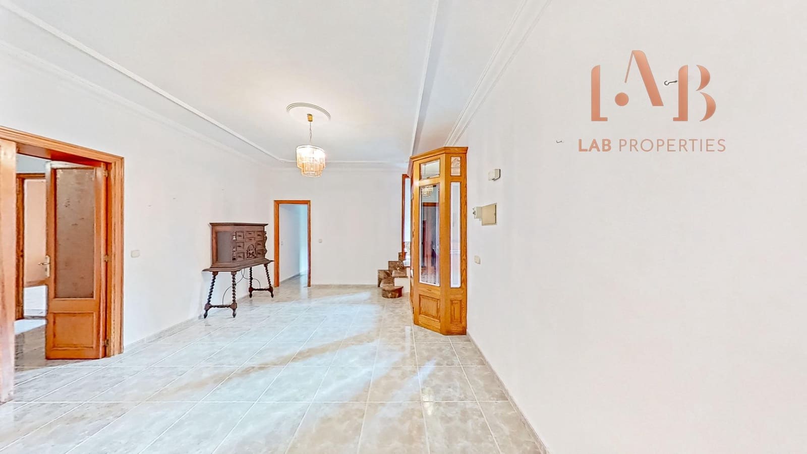 6 bedroom Villa for sale in Santa Eugenia with garage - € 799,000 (Ref: 9446649)