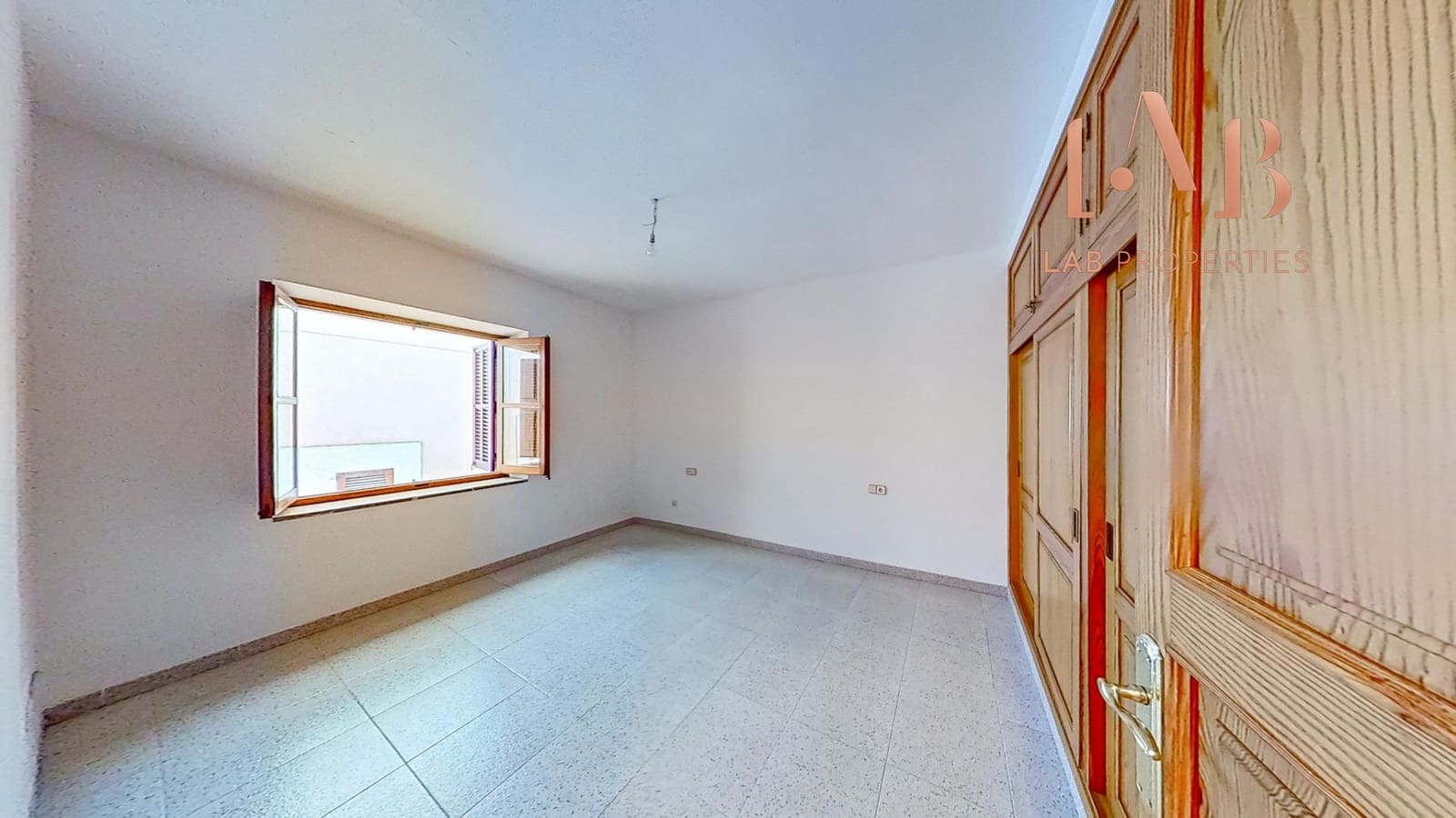 6 bedroom Villa for sale in Santa Eugenia with garage - € 799,000 (Ref: 9446649)