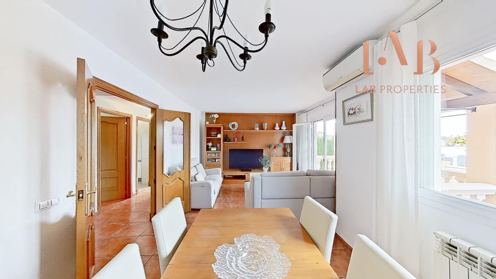 4 bedroom Semi-detached Villa for sale in Marratxi with garage - € 650,000 (Ref: 9456215)