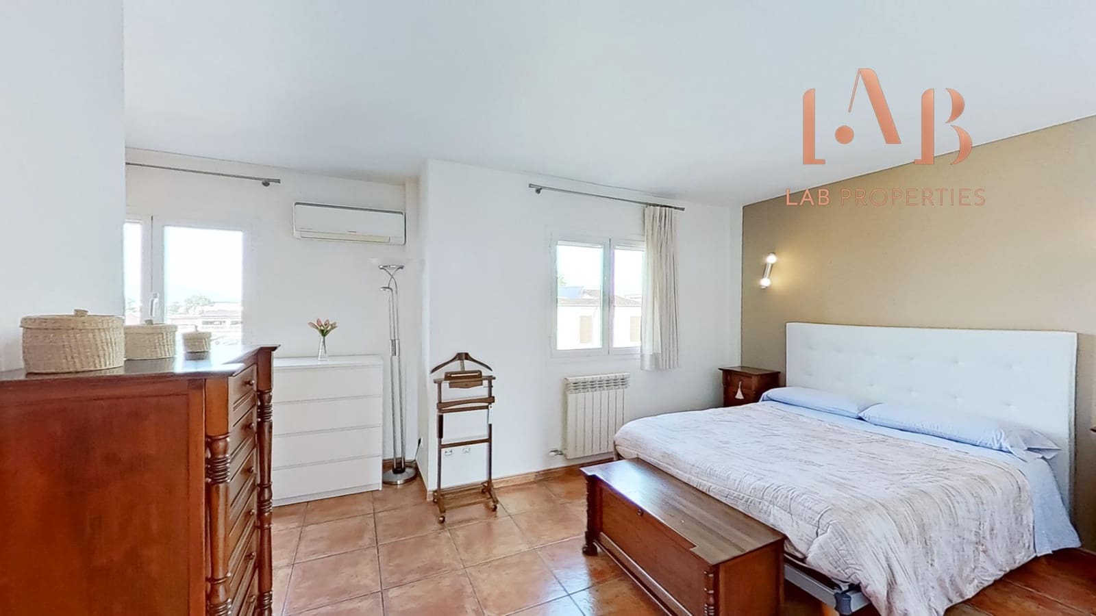 4 bedroom Semi-detached Villa for sale in Marratxi with garage - € 650,000 (Ref: 9456215)