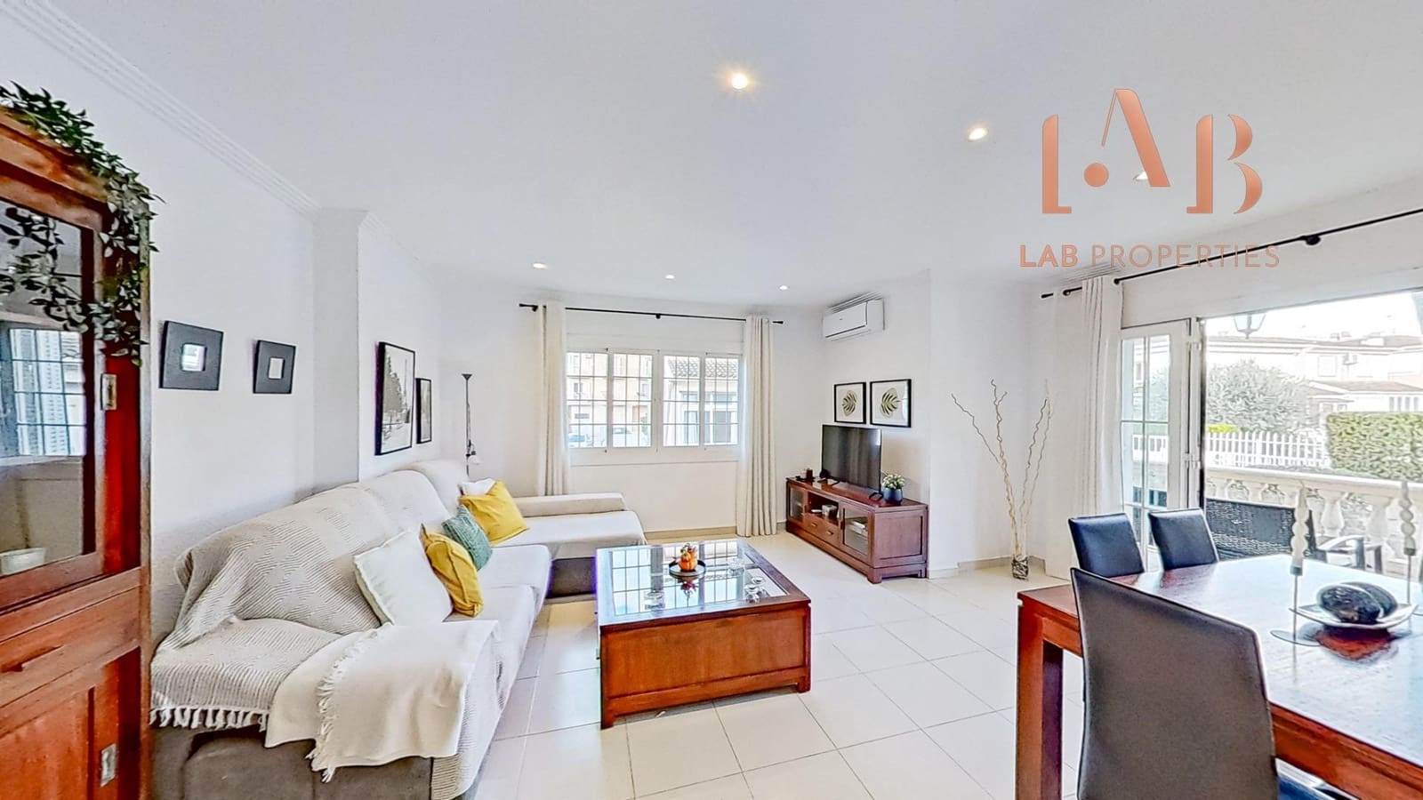 5 bedroom Semi-detached Villa for sale in Inca with garage - € 620,000 (Ref: 9468461)