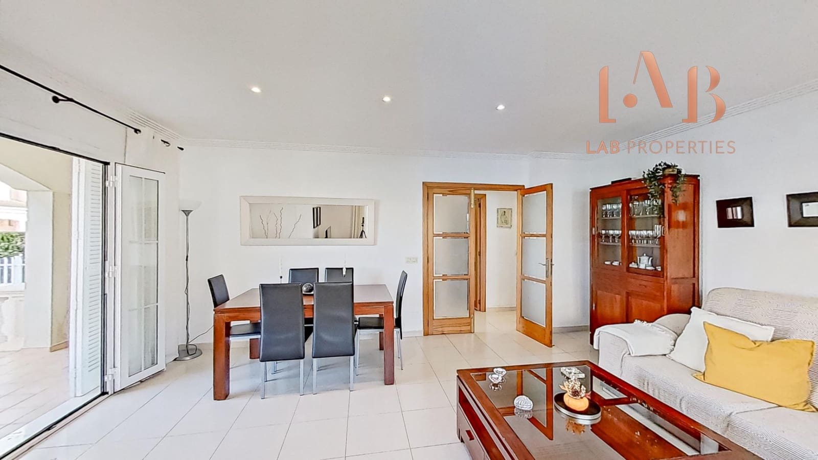 5 bedroom Semi-detached Villa for sale in Inca with garage - € 620,000 (Ref: 9468461)