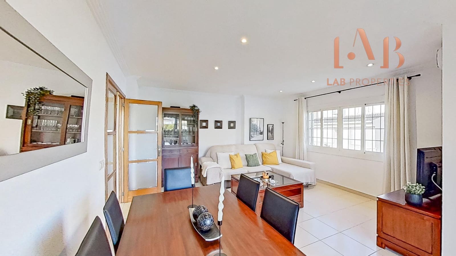 5 bedroom Semi-detached Villa for sale in Inca with garage - € 620,000 (Ref: 9468461)