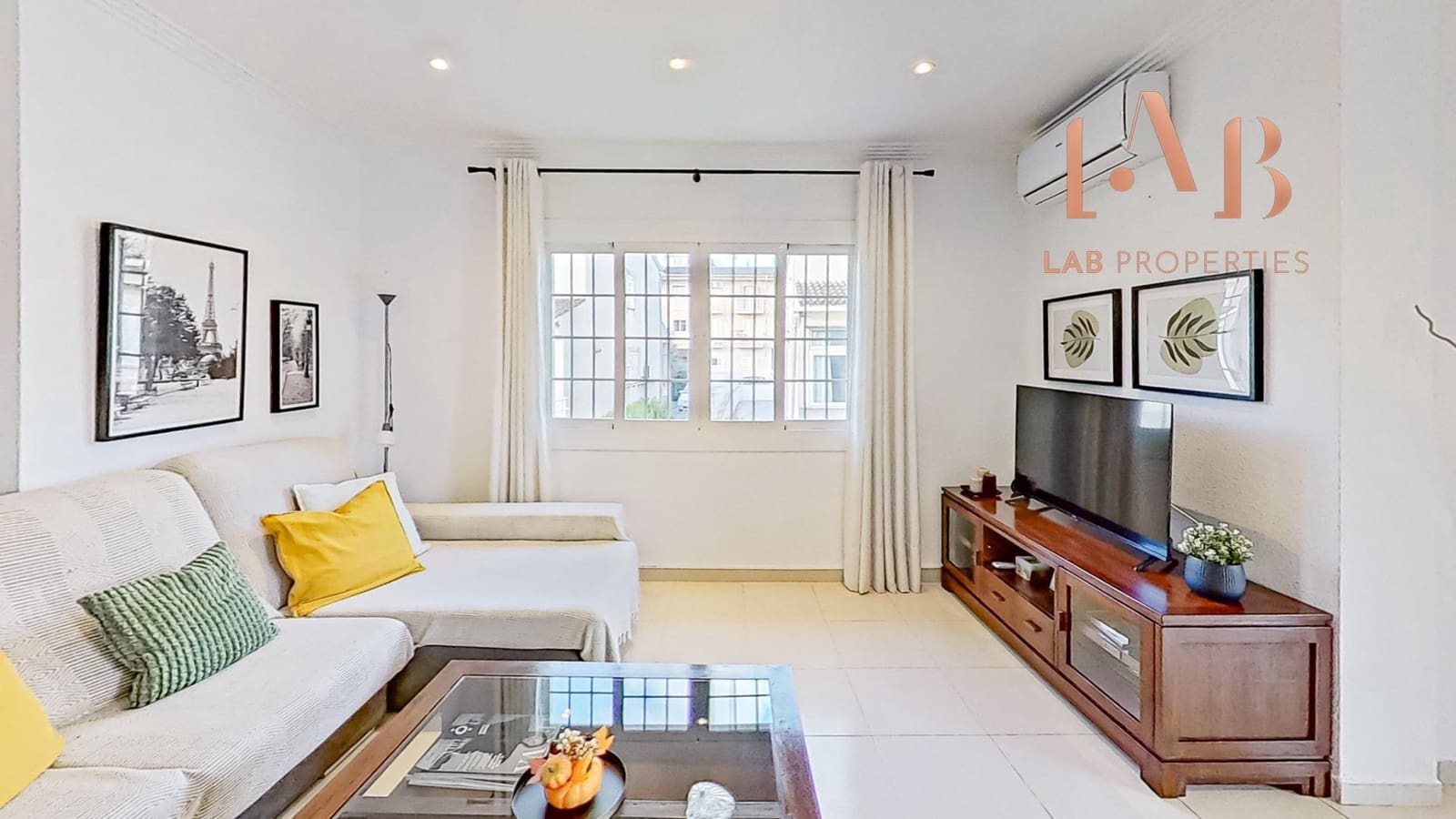 5 bedroom Semi-detached Villa for sale in Inca with garage - € 620,000 (Ref: 9468461)