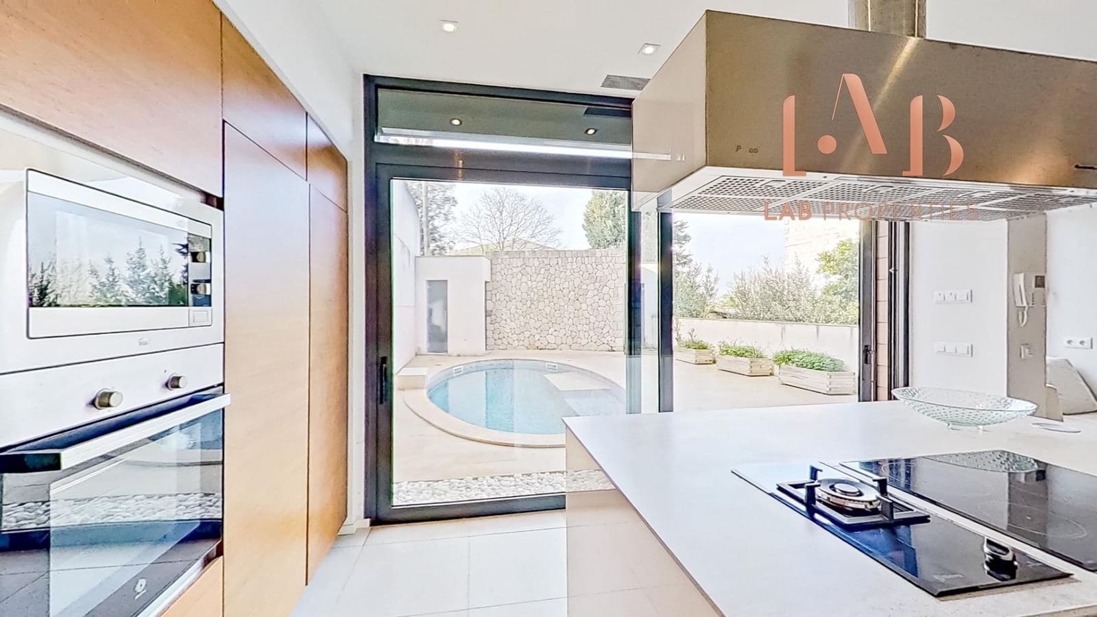 5 bedroom Villa for sale in Montuiri - € 775,000 (Ref: 9555810)