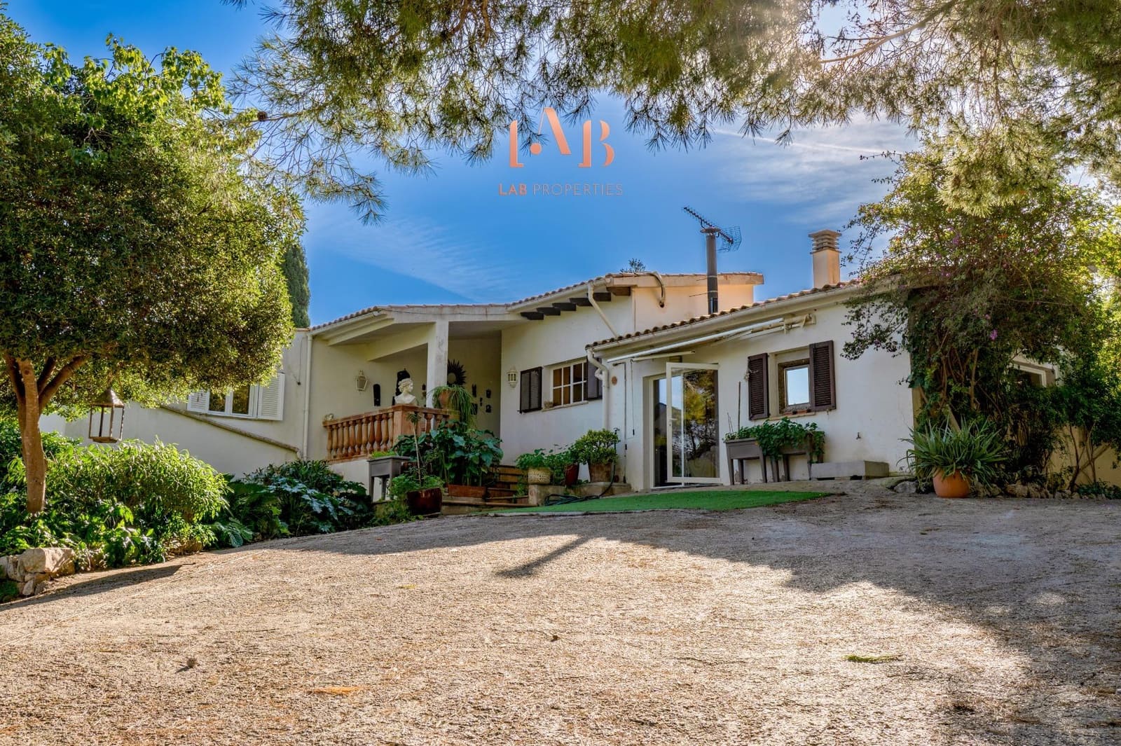 6 bedroom Finca/Country House for sale in Palma de Mallorca with garage - € 1,395,000 (Ref: 9555811)