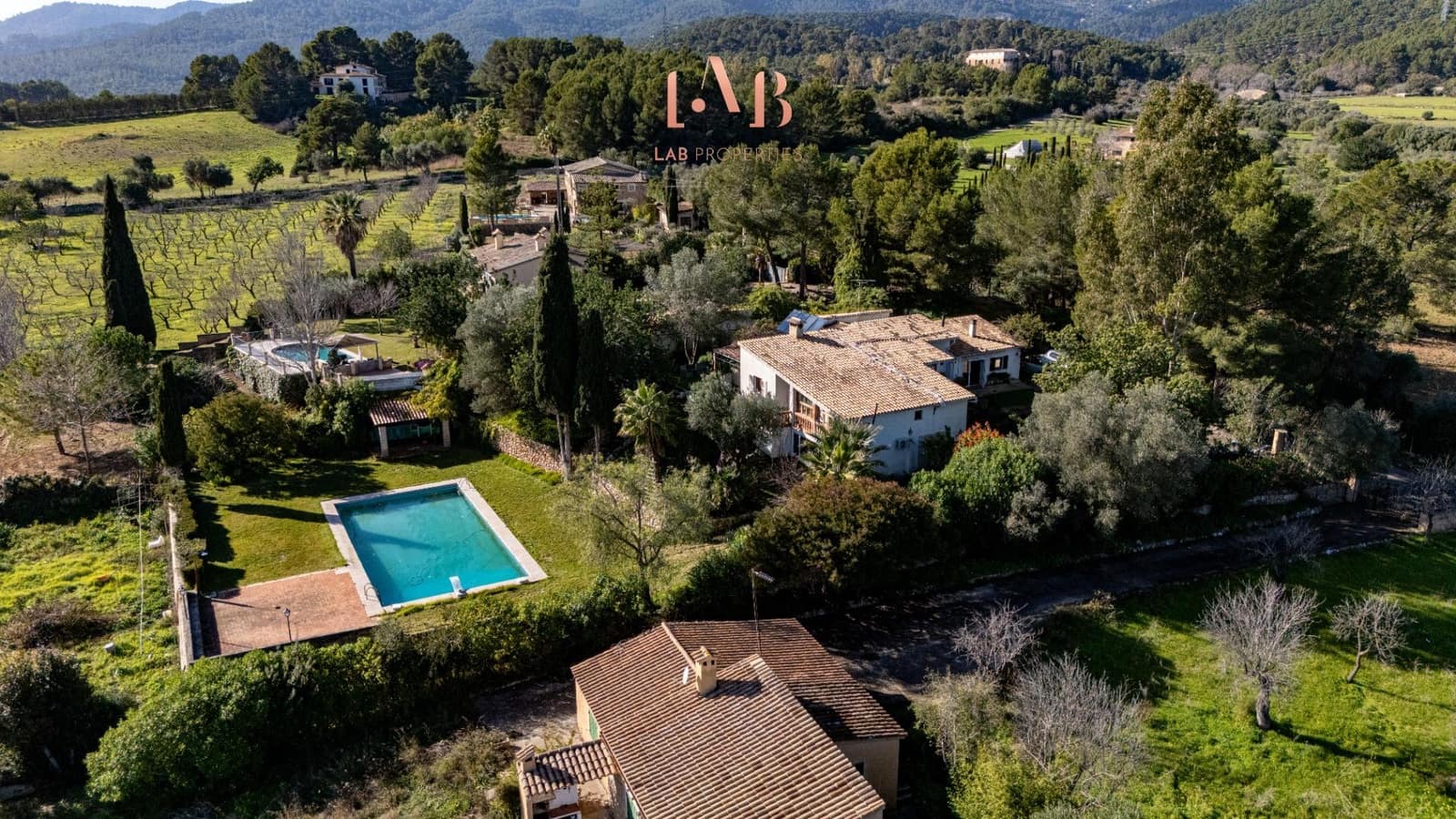 6 bedroom Finca/Country House for sale in Palma de Mallorca with garage - € 1,395,000 (Ref: 9555811)