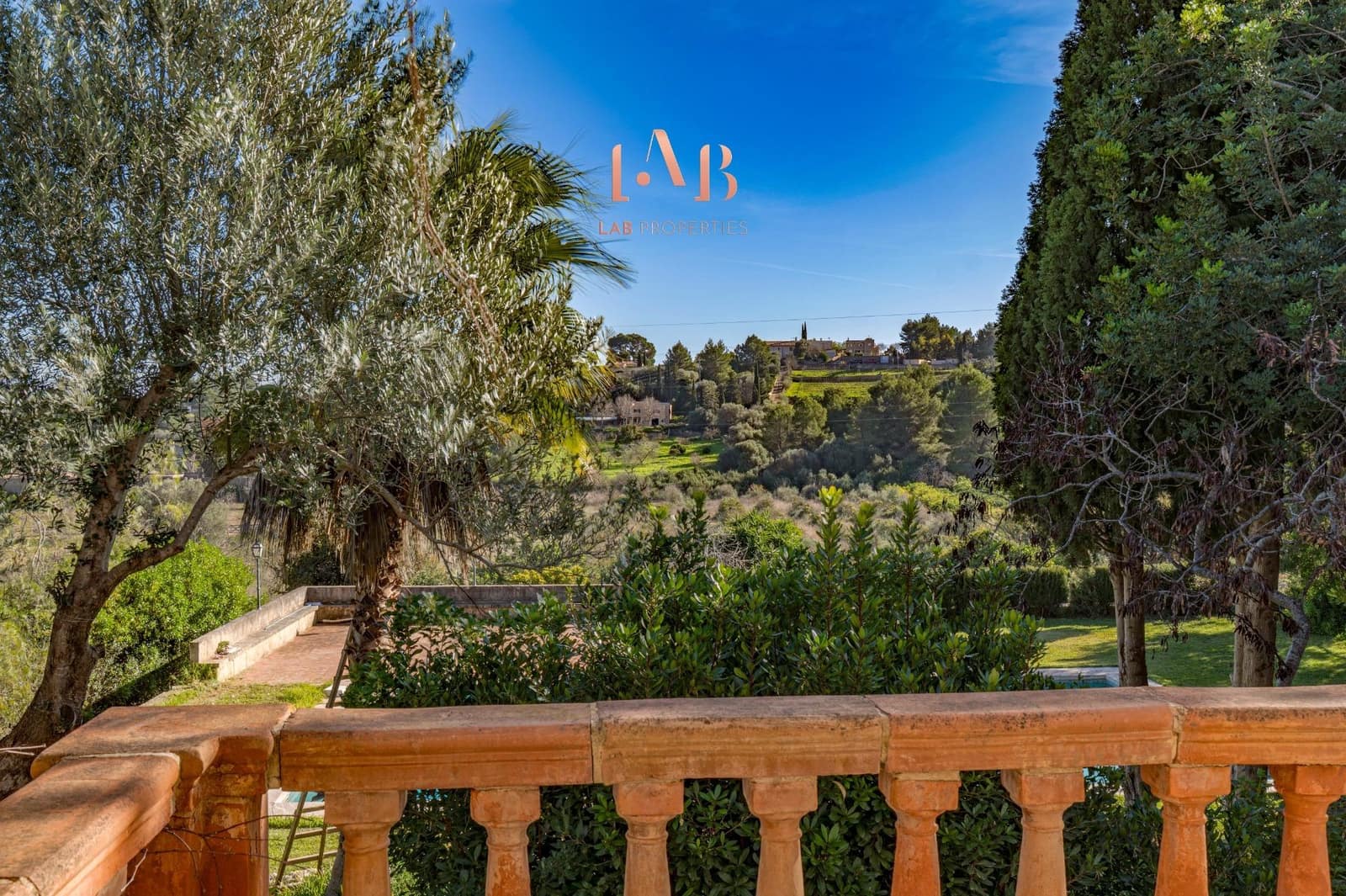 6 bedroom Finca/Country House for sale in Palma de Mallorca with garage - € 1,395,000 (Ref: 9555811)