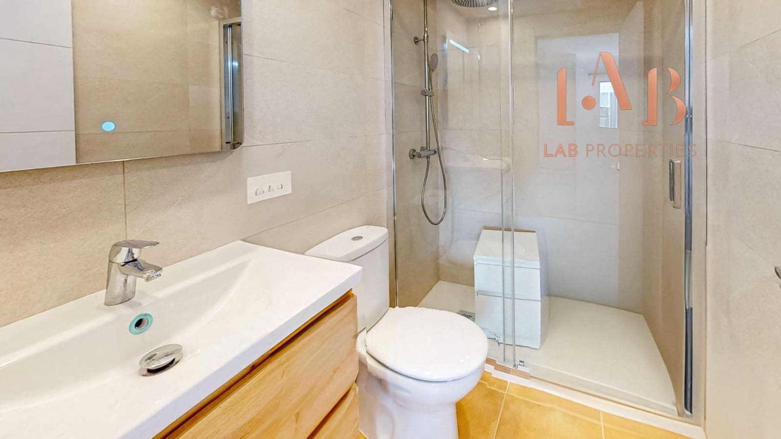 2 makuuhuone Kattohuoneisto myytävänä paikassa Arta mukana 
autotalli - 330 000 € (Ref: 9574593)