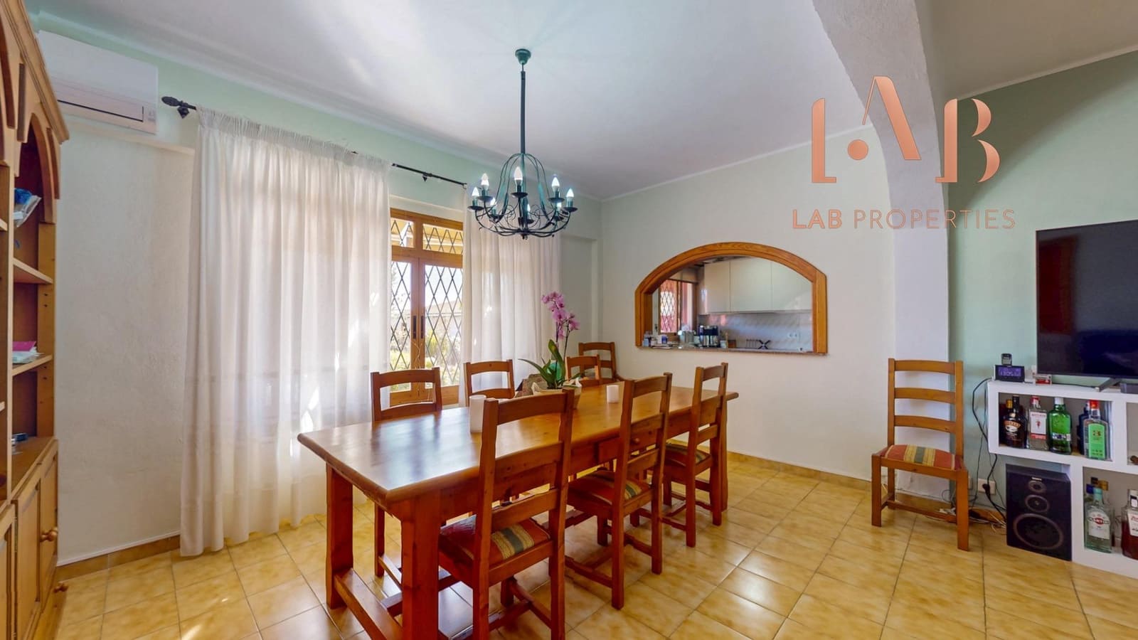 4 bedroom Villa for sale in Son Ferriol with garage - € 660,000 (Ref: 9627462)