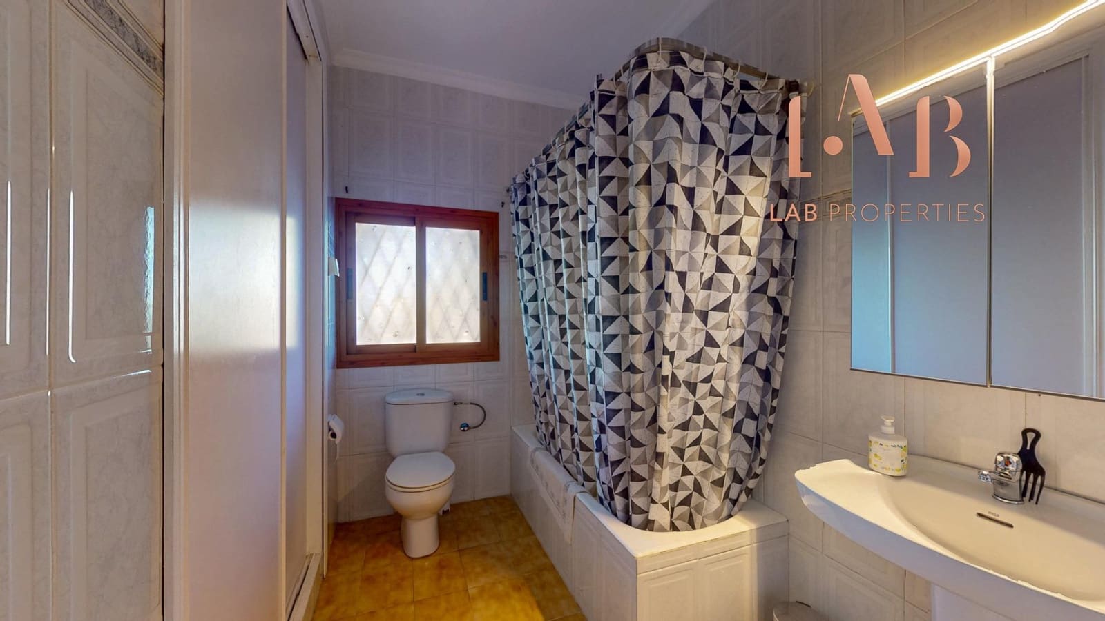 4 bedroom Villa for sale in Son Ferriol with garage - € 660,000 (Ref: 9627462)