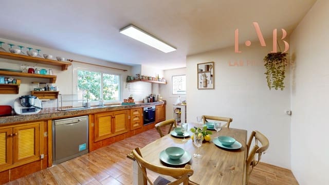 3 bedroom Villa for sale in Palma de Mallorca with garage - € 685,000 (Ref: 9656057)