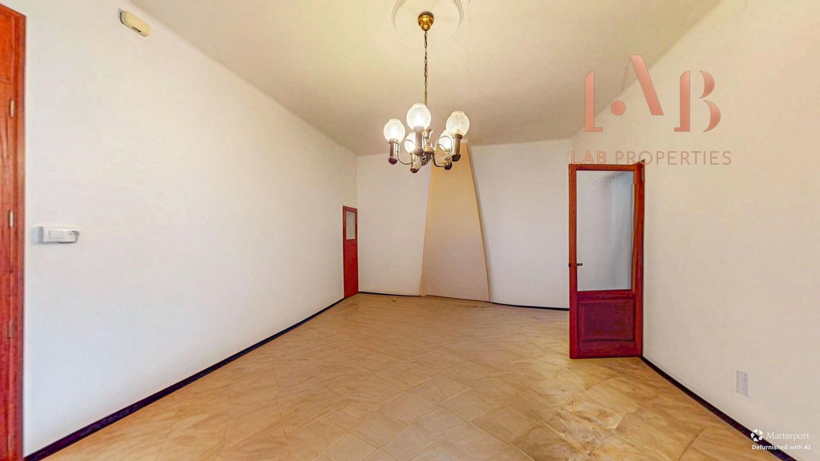 6 bedroom Townhouse for sale in Llubi with garage - € 540,000 (Ref: 9738535)