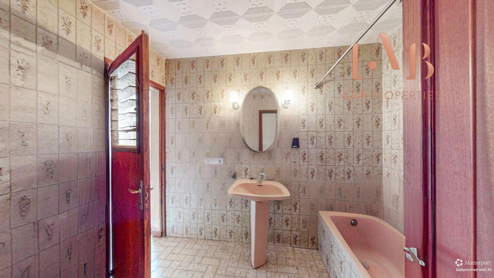 6 bedroom Townhouse for sale in Llubi with garage - € 540,000 (Ref: 9738535)