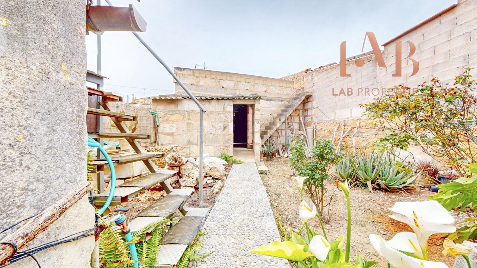 6 bedroom Townhouse for sale in Llubi with garage - € 540,000 (Ref: 9738535)