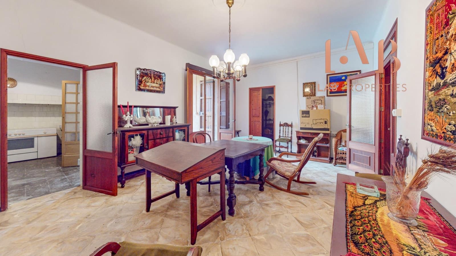 6 bedroom Townhouse for sale in Llubi with garage - € 540,000 (Ref: 9738535)