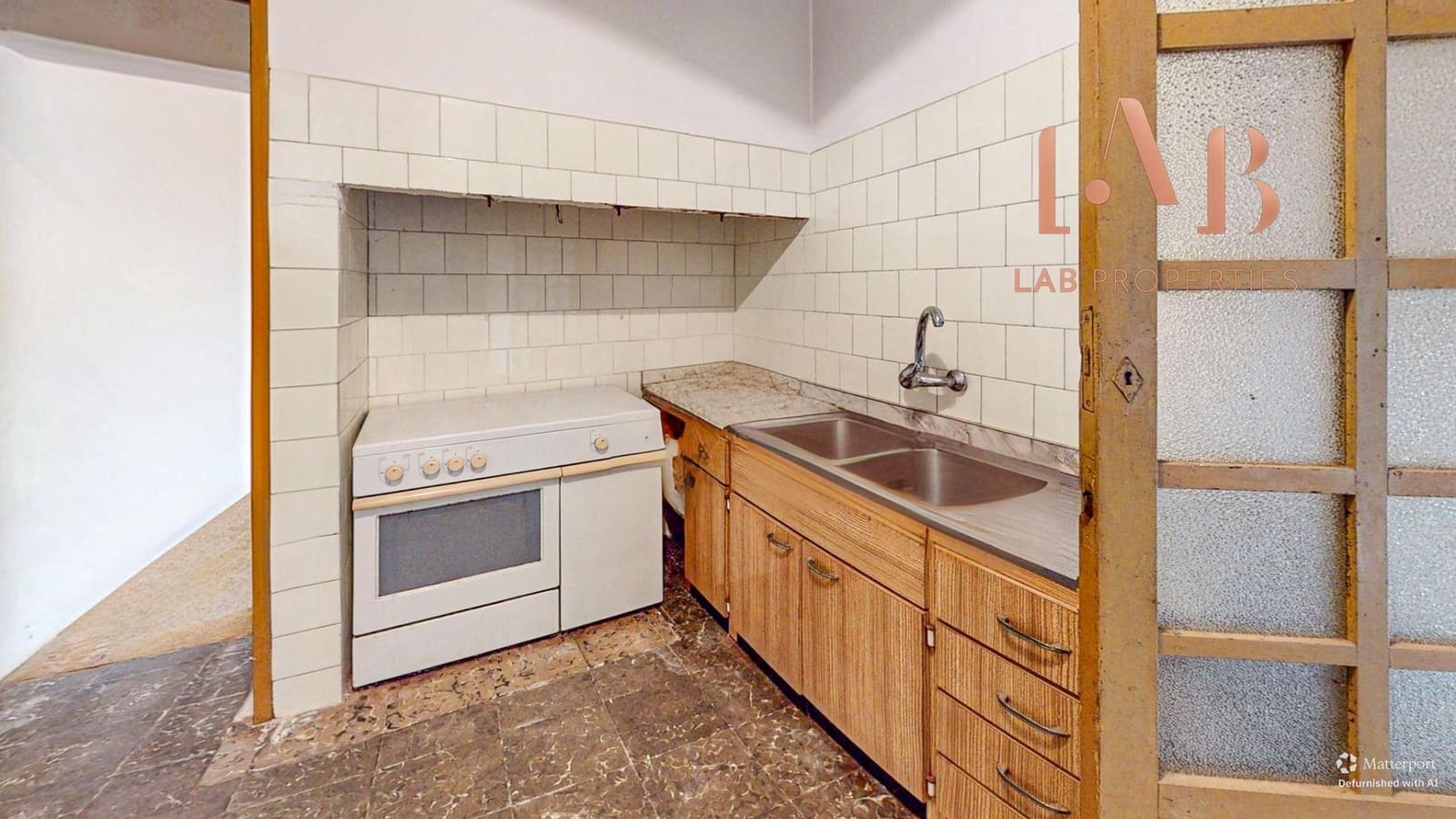 6 bedroom Townhouse for sale in Llubi with garage - € 540,000 (Ref: 9738535)