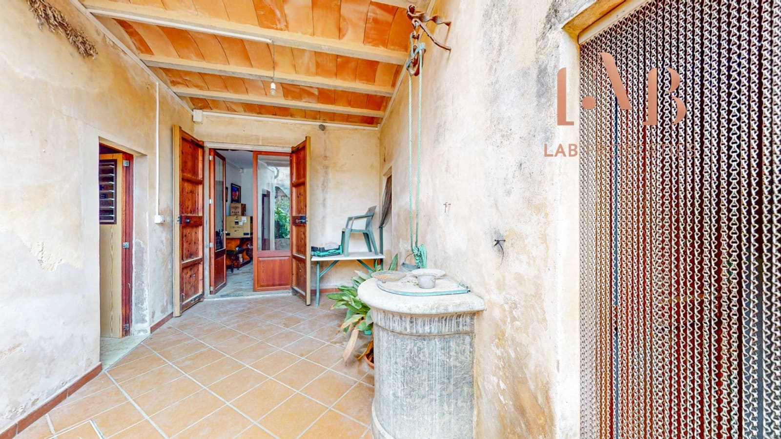 6 bedroom Townhouse for sale in Llubi with garage - € 540,000 (Ref: 9738535)