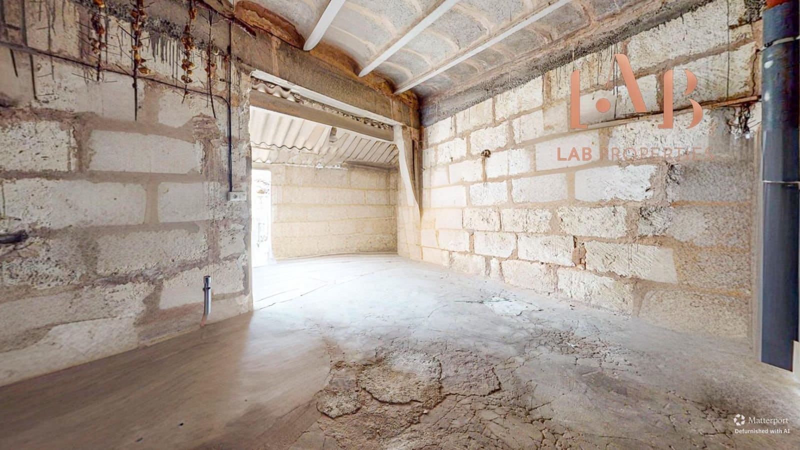 6 bedroom Townhouse for sale in Llubi with garage - € 540,000 (Ref: 9738535)