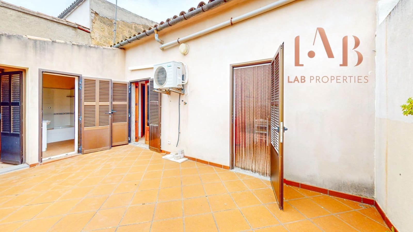 6 chambre Maison de Ville à vendre à Llubi avec garage - 540 000 € (Ref: 9738535)