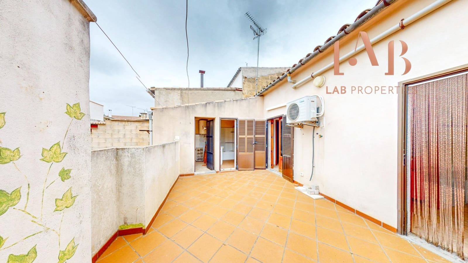 6 chambre Maison de Ville à vendre à Llubi avec garage - 540 000 € (Ref: 9738535)