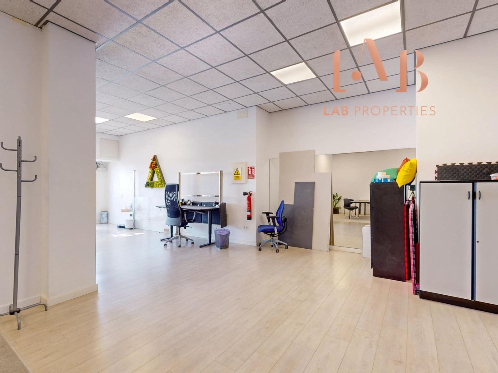 Office for sale in Coll d'en Rabassa - € 271,900 (Ref: 9825227)