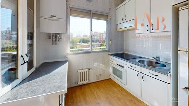 4 soverom Leilighet til salgs i Moratalaz, Madrid by med garasje - € 479 000 (Ref: 9846199)