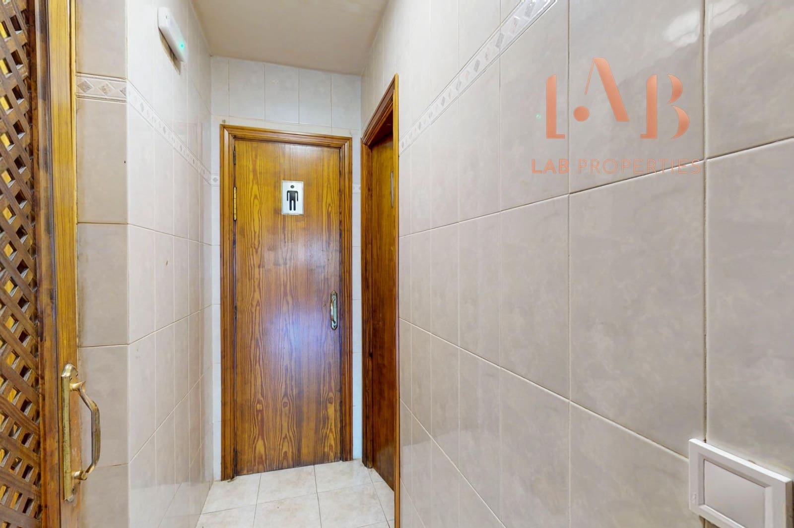 Commercieel te koop in Son Ferriol - € 495.000 (Ref: 9865159)