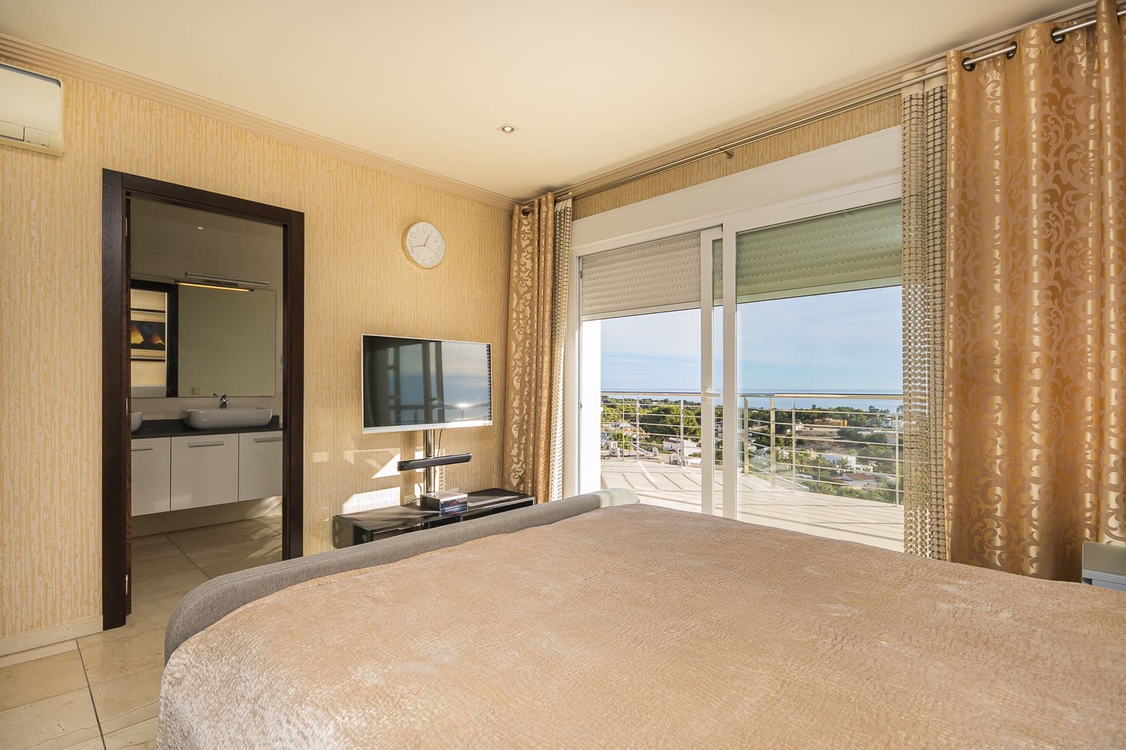 4 quarto Moradia para venda em Calpe / Calp com piscina garagem - 1 150 000 € (Ref: 8595881)