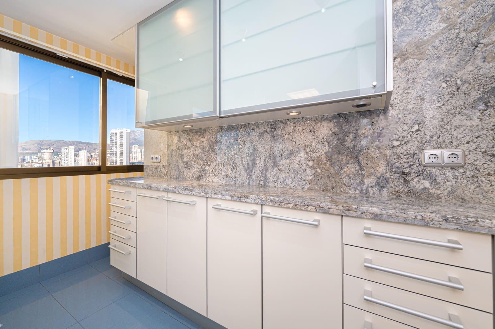 4 bedroom Penthouse for sale in Benidorm with pool - € 1,150,000 (Ref: 8826152)