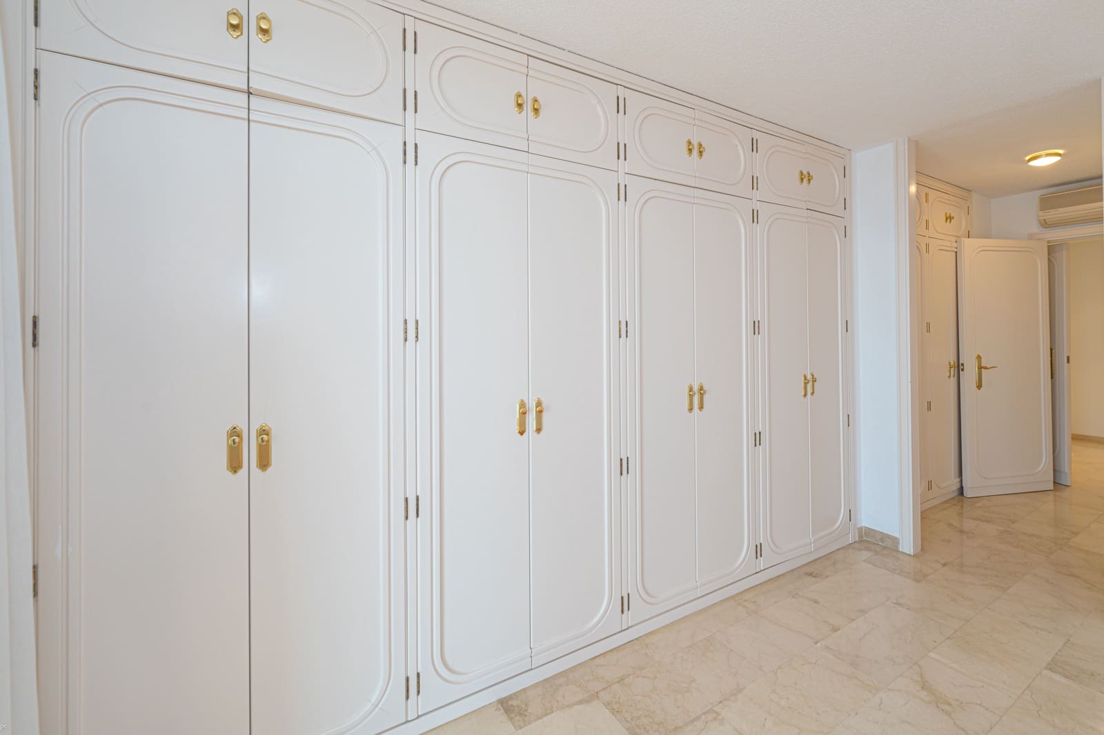 4 bedroom Penthouse for sale in Benidorm with pool - € 1,150,000 (Ref: 8826152)