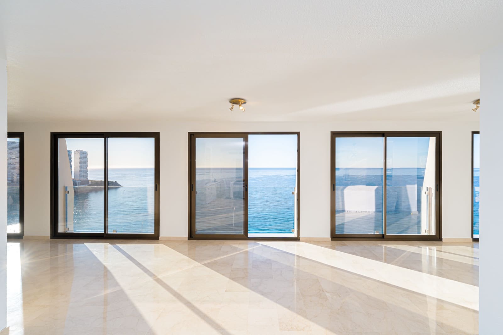 4 bedroom Penthouse for sale in Benidorm with pool - € 1,150,000 (Ref: 8826152)